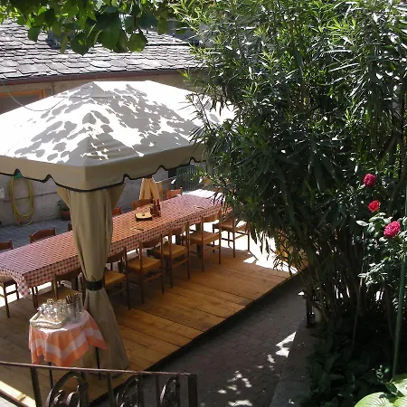 Couette-café Trattoria Traversi *
